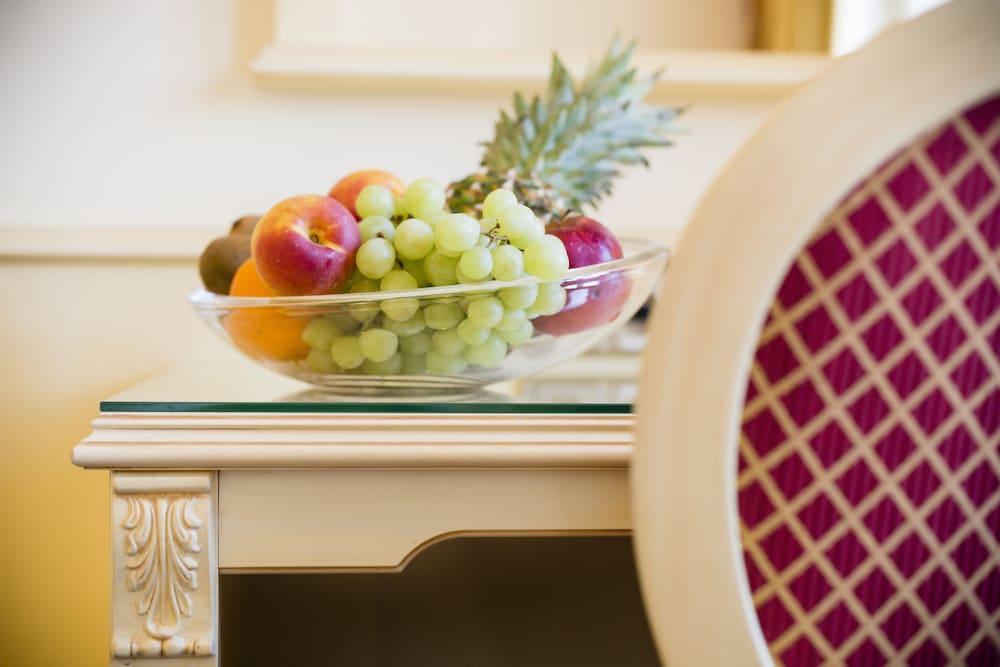 Luxury Family Hotel Royal Palace Прага Экстерьер фото Fruit bowl