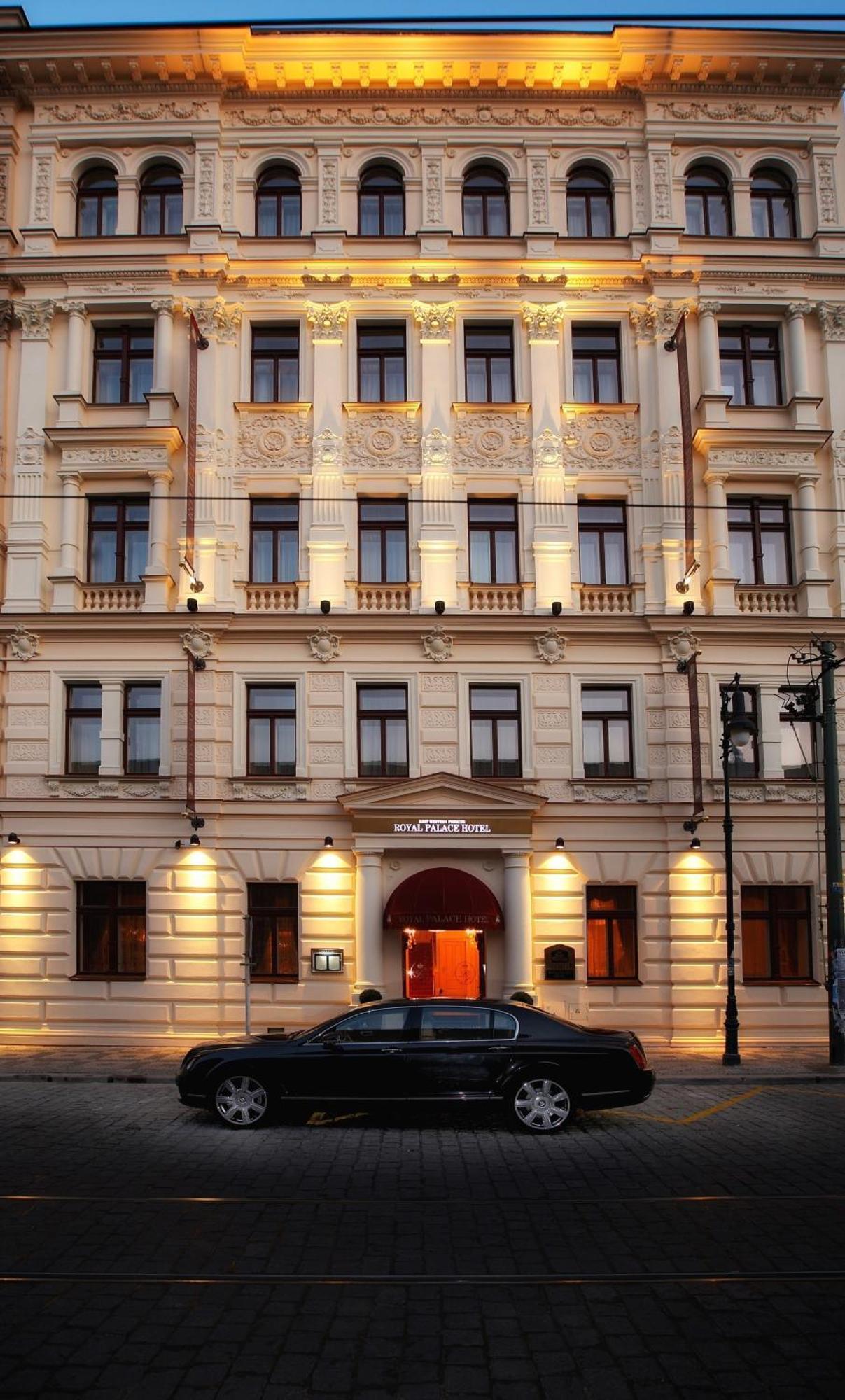 Luxury Family Hotel Royal Palace Прага Экстерьер фото
