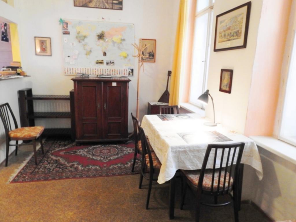 Luxury Family Hotel Royal Palace Прага Экстерьер фото The interior of the apartment