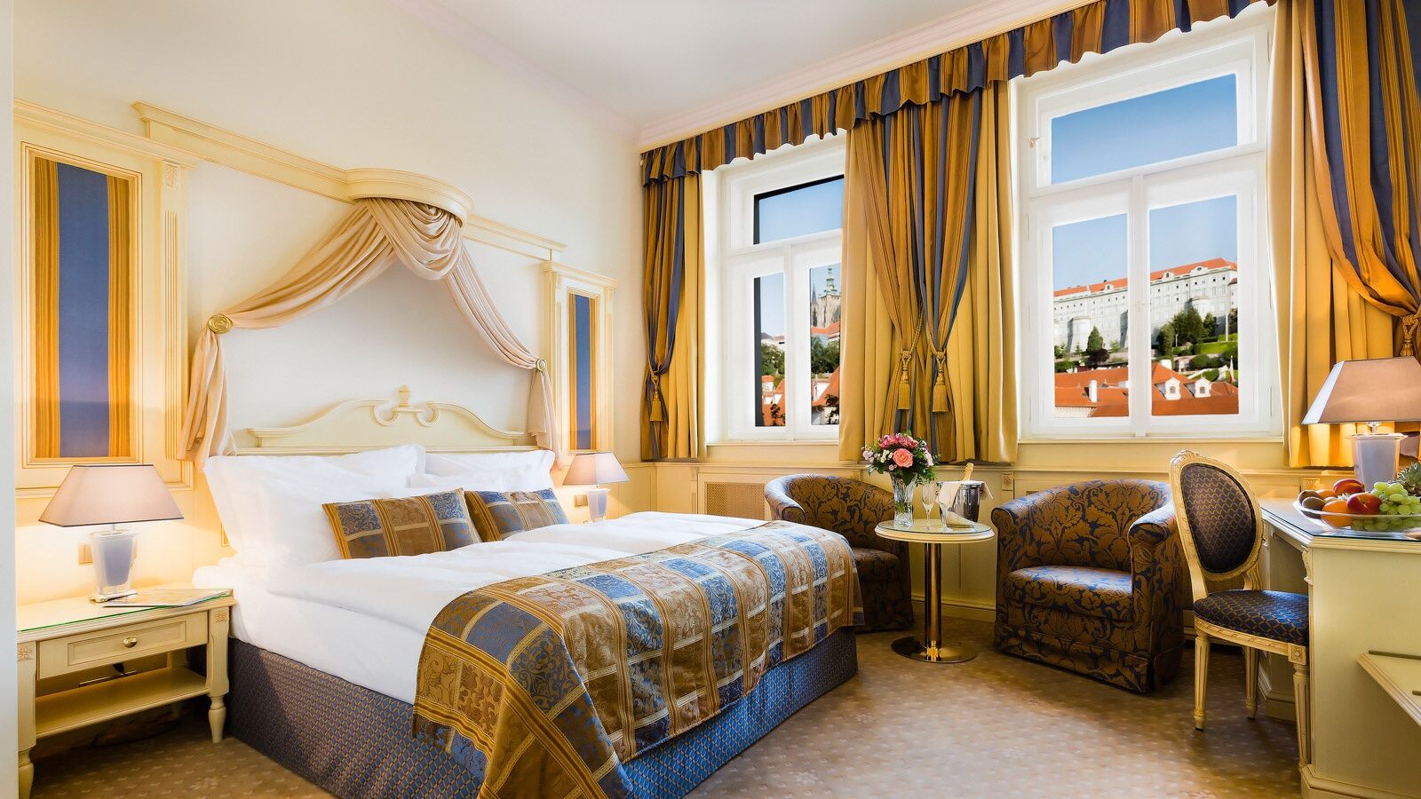 Luxury Family Hotel Royal Palace Прага Номер фото A room at the Hotel Imperial